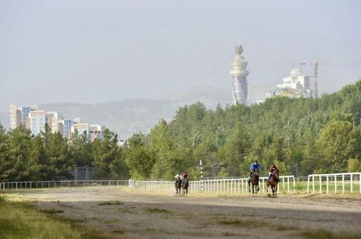 ПРОВЕДЕНИЕ КОННЫХ СКАЧЕК В СТОЛИЦЕ