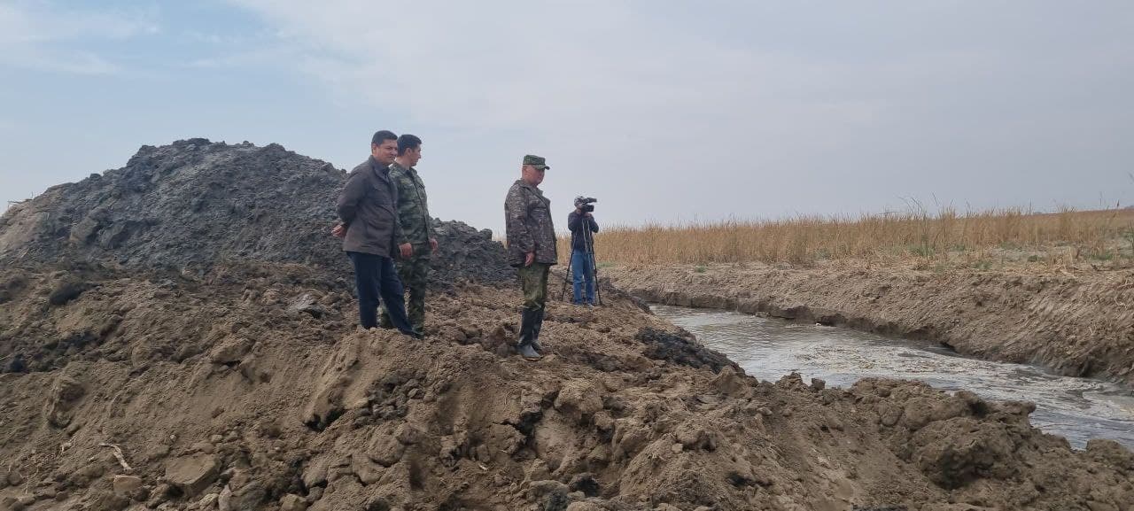Digging new canals in the upper reaches of the Bahri Tojik reservoir”